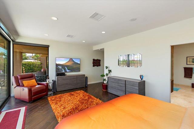 11 Vista Loma Drive, Rancho Mirage CA: https://media.crmls.org/mediaz/83005f8d-9b6b-4e1d-9dad-b4e2581aafe5.jpg