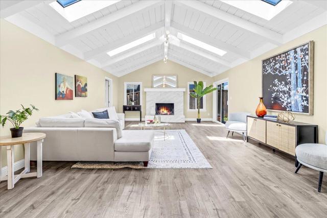 31 La Mirada Court, Salinas CA: https://media.crmls.org/mediaz/8300db10-e73d-4bbf-a4b5-b18cfd53c6a5.jpg
