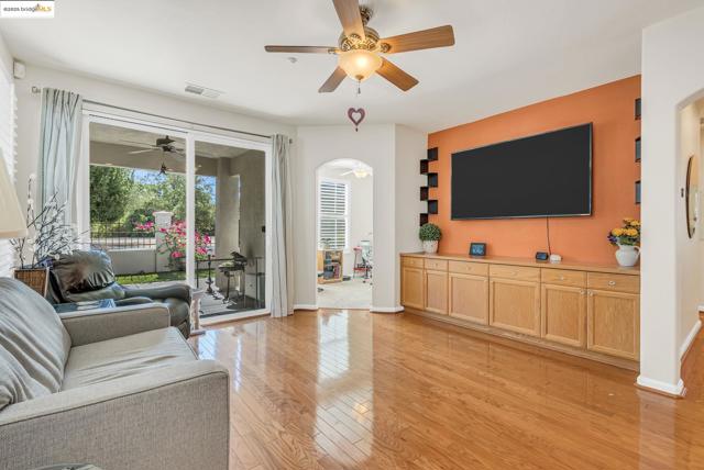 1185 BACCHINI LANE, Brentwood CA: https://media.crmls.org/mediaz/830106ac-0b1f-4e23-b447-9b4304418e0f.jpg