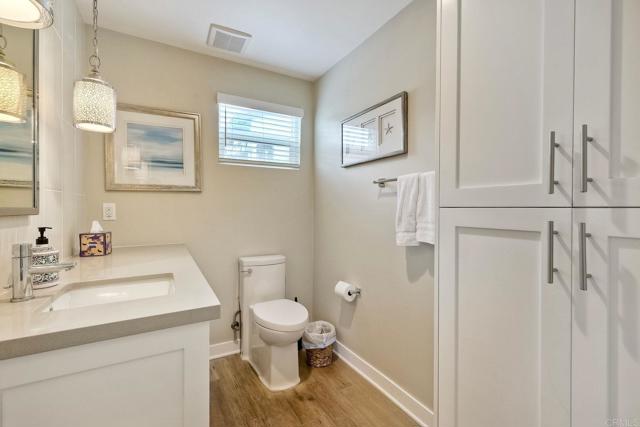 295 Chinquapin Ave, Carlsbad CA: https://media.crmls.org/mediaz/83012152-59d7-4a82-9684-e1b2d35b00fb.jpg