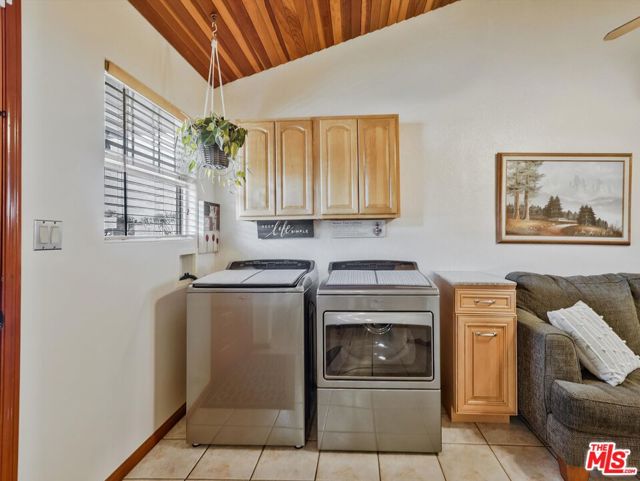3645 Beethoven Street, Los Angeles CA: https://media.crmls.org/mediaz/8301490f-a4f9-466f-b527-187ed860027a.jpg