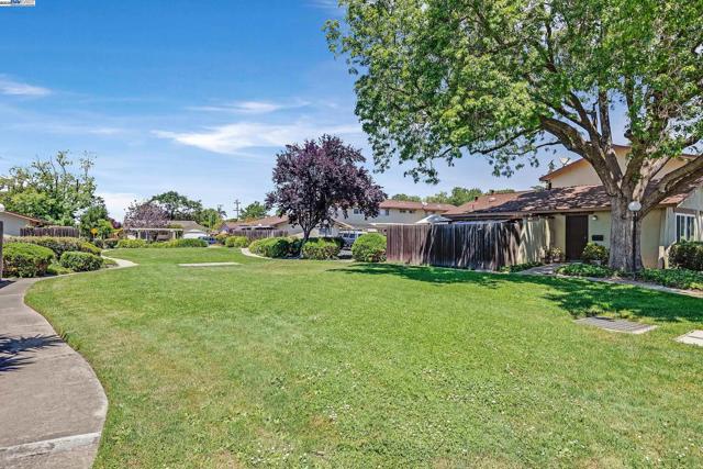 4672 Balboa Way, Fremont CA: https://media.crmls.org/mediaz/83014922-cf93-49c2-ad6c-5f92d6b2f25b.jpg