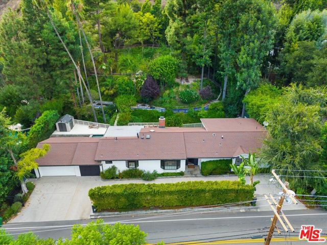 3479 Mandeville Canyon Road, Los Angeles CA: https://media.crmls.org/mediaz/8301dcf4-3273-4d91-bc59-5394a6eff0db.jpg