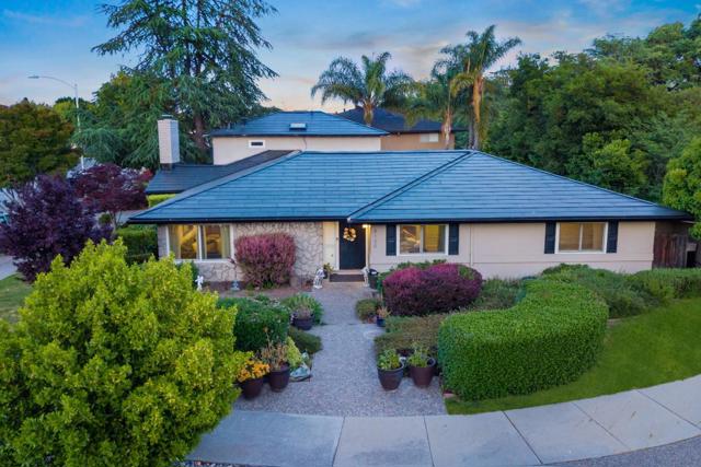 8120 Catalina Court, Gilroy CA: https://media.crmls.org/mediaz/8301ebdd-a647-4495-9b2c-fc7f4cef1ec5.jpg