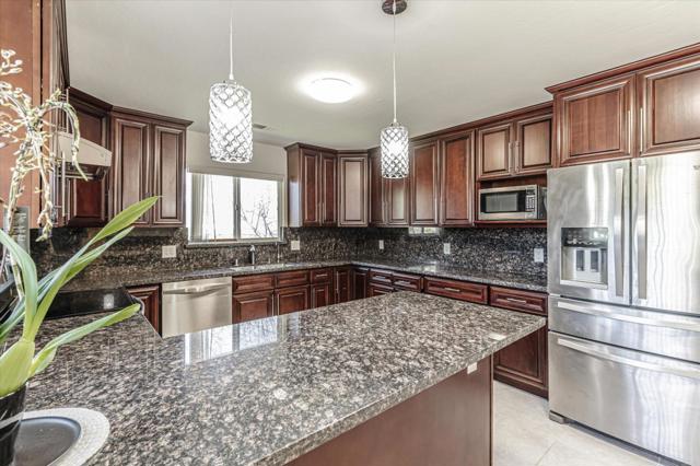 7381 Furlong Avenue, Gilroy CA: https://media.crmls.org/mediaz/83020498-15d9-4d3e-af14-4e6bd3a1ad86.jpg