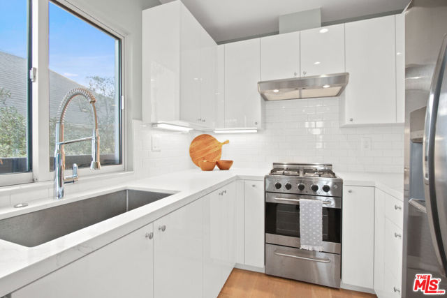 2221 Ocean Avenue, Santa Monica CA: https://media.crmls.org/mediaz/83024254-30c0-4cfc-b763-76d53dd5037a.jpg