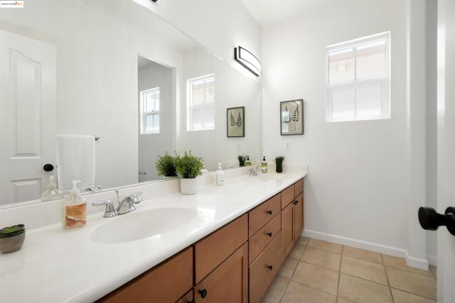 1165 Cottage Ln, Hercules CA: https://media.crmls.org/mediaz/83025f9c-a427-47cf-9e05-8ed3b97d5eab.jpg