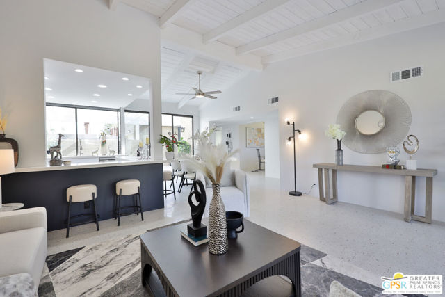 833 N Calle De Flora Vista, Palm Springs CA: https://media.crmls.org/mediaz/830358a9-033e-4e63-b1d5-6711e557072d.jpg