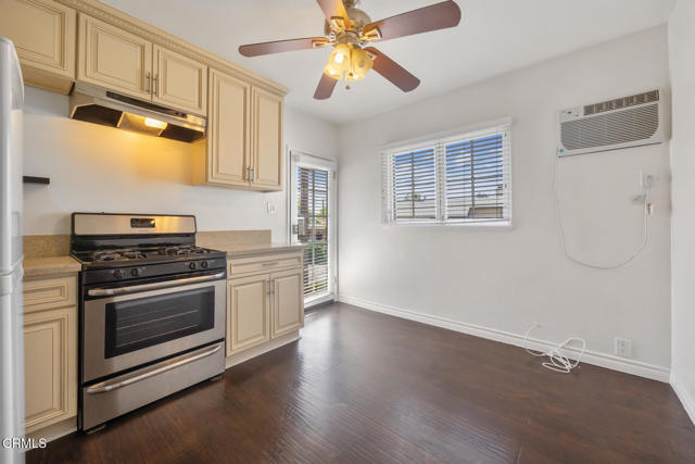 1430 Pepper Drive, Pasadena CA: https://media.crmls.org/mediaz/830374fa-810a-450a-b03c-e31f7771bbd7.jpg