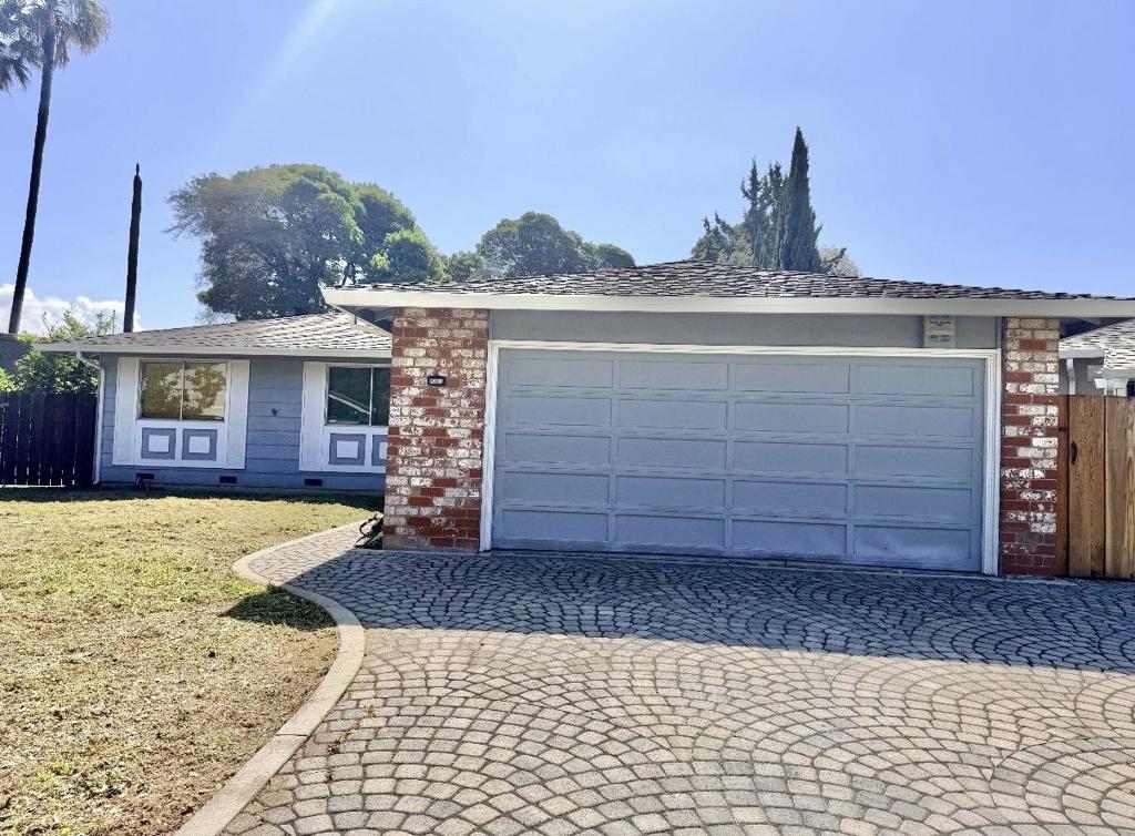 2030 Sierra Wood Drive