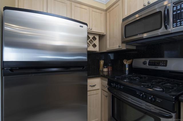 3955 Honeycutt St, San Diego CA: https://media.crmls.org/mediaz/830411b5-43c3-40b6-9171-9f8e7045dd25.jpg