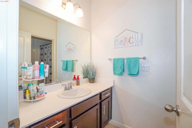 298 McClelland Way, Oakley CA: https://media.crmls.org/mediaz/83051107-73a3-4ab0-a282-b221130fbf41.jpg