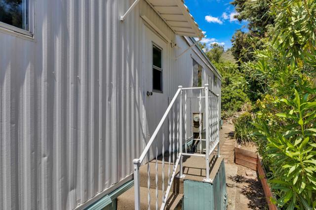 1120 Pepper Dr, El Cajon CA: https://media.crmls.org/mediaz/8305d65f-db97-4e98-badd-582e72693692.jpg