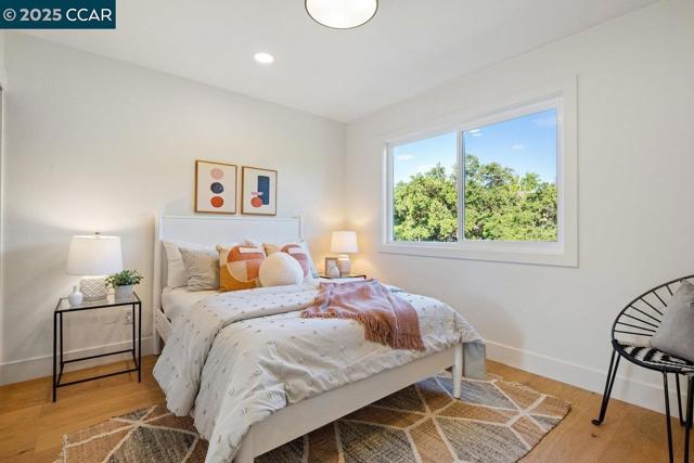 374 James Bowie Ct, Alamo CA: https://media.crmls.org/mediaz/830651b8-b0e7-481b-acb7-88fd20d4e3a5.jpg