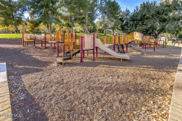 434 Vista Dorado Lane, Oak Park CA: https://media.crmls.org/mediaz/8306a794-12e7-4082-a482-aa4a1a9e7c87.jpg
