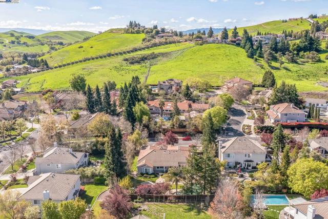 1221 Culet Ranch Rd, Danville CA: https://media.crmls.org/mediaz/83072303-601e-4aaa-9aa8-bf311401b925.jpg