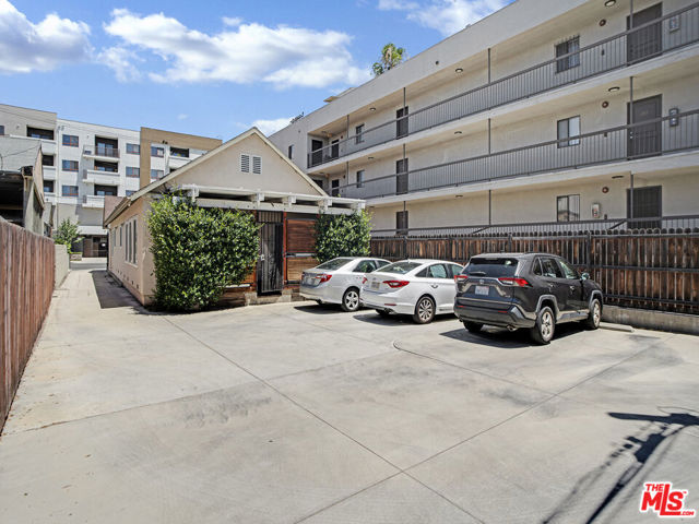 3148 W 11th Street, Los Angeles CA: https://media.crmls.org/mediaz/830727ad-33c2-433f-973e-bce8f6b4df88.jpg
