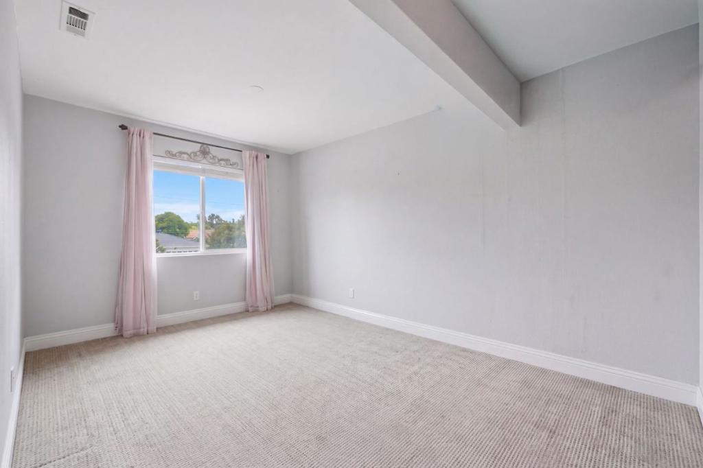 https://media.crmls.org/mediaz/83077466-4d1d-4a50-8e5d-d0cfa308d003.jpg?preset=X-Large