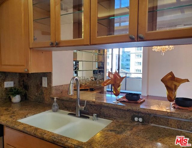10535 Wilshire Boulevard, Los Angeles CA: https://media.crmls.org/mediaz/8307bf7e-3a4f-441e-a061-d721e03befdc.jpg