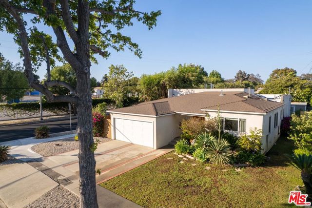 2700 Coolidge Avenue, Los Angeles CA: https://media.crmls.org/mediaz/830806ac-7107-4a9c-9238-072d55541e62.jpg