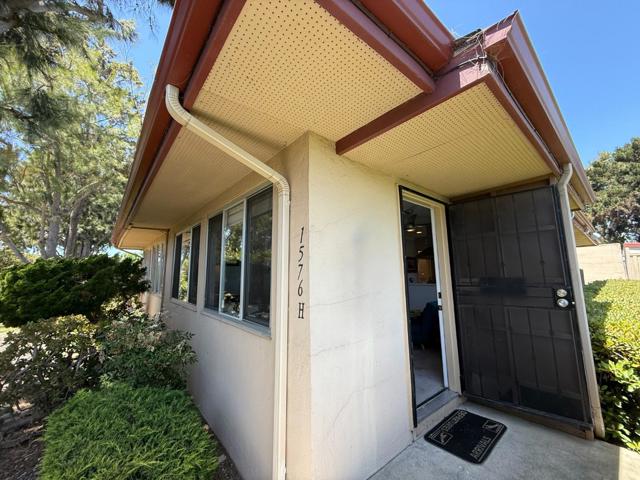 1576 Marina Court, San Mateo CA: https://media.crmls.org/mediaz/83082236-0faf-4eb3-aa97-4ccebb0ccfb0.jpg