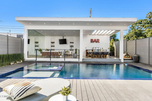 829 Flower Avenue, Venice CA: https://media.crmls.org/mediaz/8308525c-0028-46b6-bc71-c12e24c4bdc6.jpg