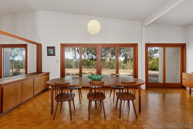 8415 Sugarman Dr, La Jolla CA: https://media.crmls.org/mediaz/83086a78-ccfa-4ade-811a-bf002b13f1fc.jpg