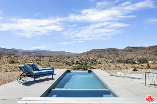 5215 Pioneertown Road, Pioneertown CA: https://media.crmls.org/mediaz/83088448-3030-4c1c-865b-cc9f633641e0.jpg