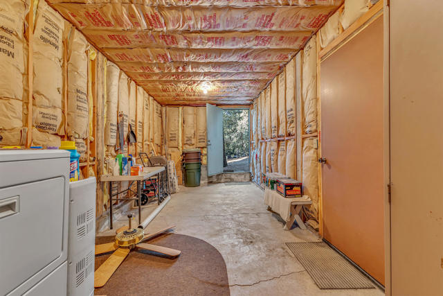 52402 Pine Ridge Road, Idyllwild CA: https://media.crmls.org/mediaz/8308cbda-7b8f-4f75-8f85-76a24f0a1378.jpg