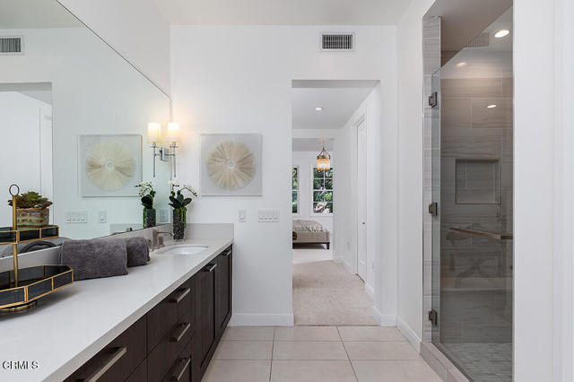 378 W Green Street, Pasadena CA: https://media.crmls.org/mediaz/8308f290-c9fa-4cd1-b891-d092859f2f9c.jpg