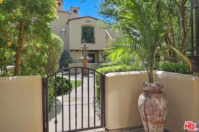208 Villorrio Drive, Palm Springs CA: https://media.crmls.org/mediaz/8309178c-bd3a-4f8a-a685-c8a80a2188ad.jpg