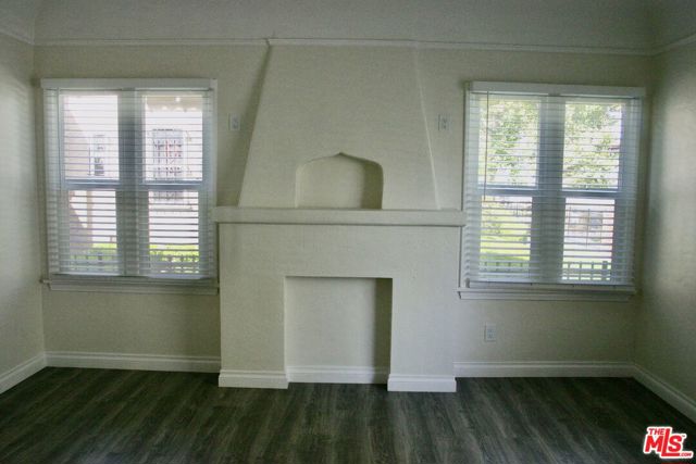 4265 Garthwaite Avenue, Los Angeles CA: https://media.crmls.org/mediaz/830953dc-71ac-4833-ba71-cf366131b4ba.jpg