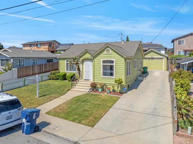 928 Lincoln Street, Watsonville CA: https://media.crmls.org/mediaz/8309c6fa-1bcf-4285-8185-25b77632feb8.jpg