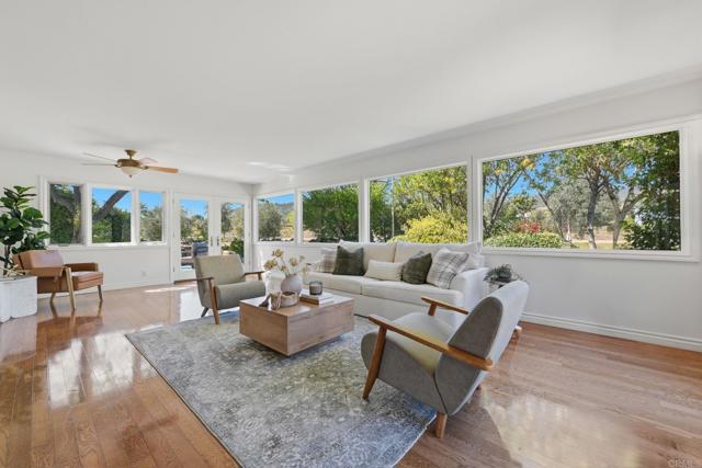 Detail Gallery Image 8 of 39 For 1754 Lorraine Pl, Escondido,  CA 92026 - 3 Beds | 2 Baths