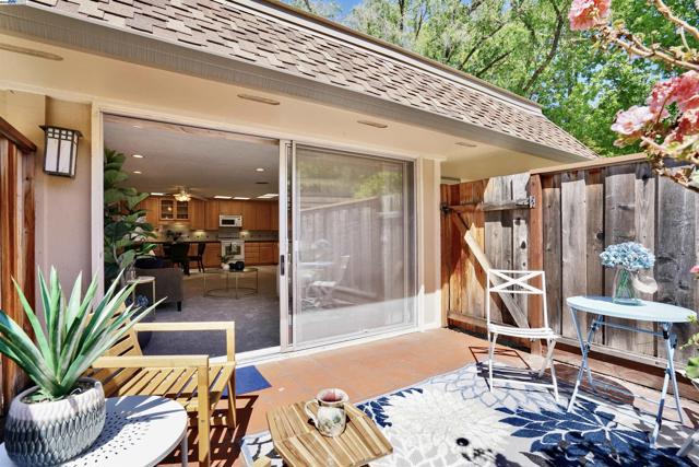 2217 Ptarmigan Dr, Walnut Creek CA: https://media.crmls.org/mediaz/830ad037-5bd8-47d4-a263-30d4855afa6d.jpg