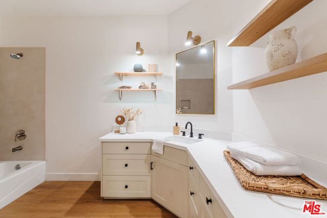 11737 Darlington Avenue, Los Angeles CA: https://media.crmls.org/mediaz/830b0f44-38bb-40d3-be7d-565a665bfad1.jpg