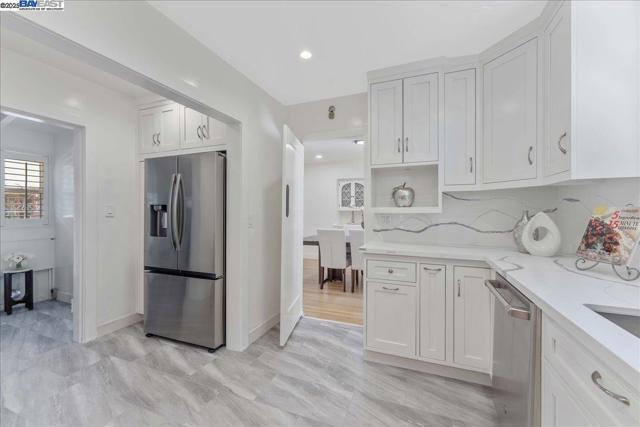 405 Kingsley Ave, Palo Alto CA: https://media.crmls.org/mediaz/830b3149-703e-4347-a5e1-709d631f8805.jpg