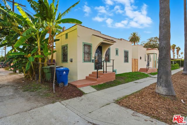 5200 S St Andrews Place, Los Angeles CA: https://media.crmls.org/mediaz/830c3e1f-746b-4c23-8307-d2298848666e.jpg