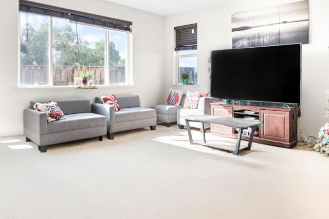 390 Tanoak Street, Hollister CA: https://media.crmls.org/mediaz/830c7b90-b76b-4fa0-a58c-ad6877d7cfc3.jpg