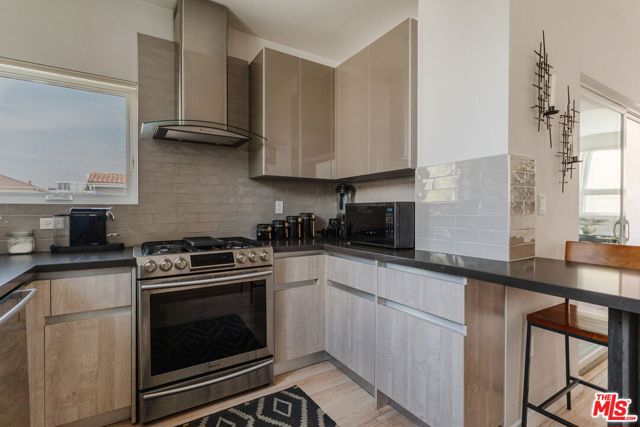 6072 Pickford Street, Los Angeles CA: https://media.crmls.org/mediaz/830c8723-12be-4989-a832-18d1710682b1.jpg