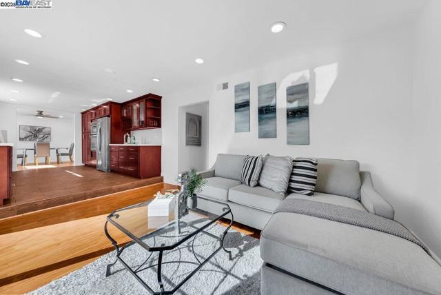 48346 Cottonwood St, Fremont CA: https://media.crmls.org/mediaz/830cbf84-ed8f-468a-a46a-d8958dd92b38.jpg
