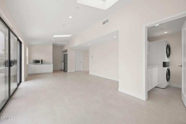 1194 Kingston Lane, Ventura CA: https://media.crmls.org/mediaz/830d77fb-3f57-4f16-8de6-b385ad456ffd.jpg