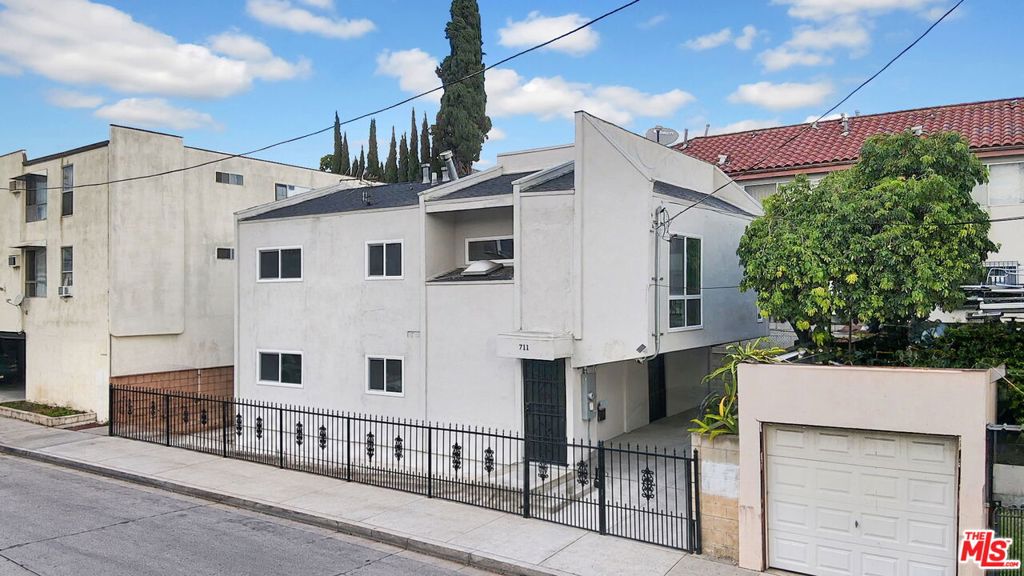 Multifamily at 711 Bartlett Street