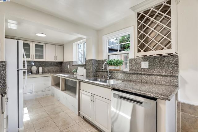 1551 Merced St, Richmond CA: https://media.crmls.org/mediaz/830eb61c-e154-4f11-b02d-51c4f925ae02.jpg