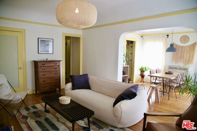 2331 Lucerne Avenue, Los Angeles CA: https://media.crmls.org/mediaz/830ede23-e488-423c-a4b6-5f77b4072726.jpg