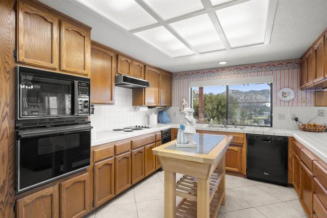 15519 Calistoga Dr., Ramona CA: https://media.crmls.org/mediaz/830f24de-1895-4c06-9d86-3e115390b441.jpg