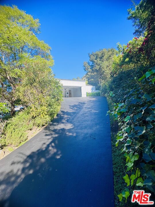 Drew Fenton | 936 Chantilly Road Los Angeles CA | MLS: 7576053