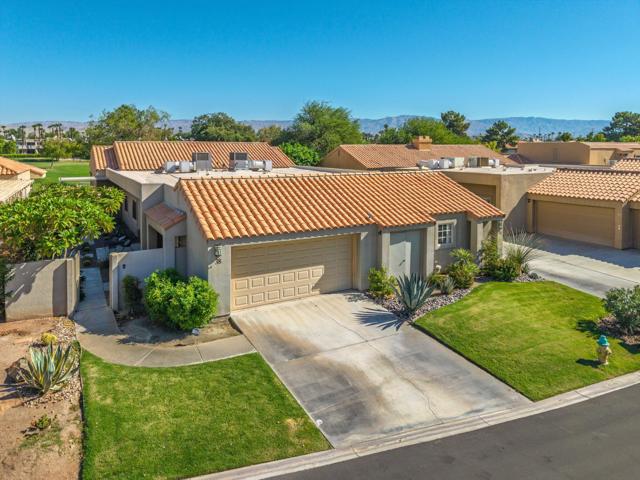 38 Pine Valley Drive, Rancho Mirage CA: https://media.crmls.org/mediaz/830f8a83-ef28-4f00-8115-22382bc86bad.jpg