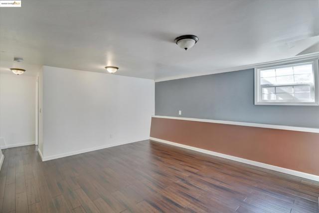 4211 Market St, Oakland CA: https://media.crmls.org/mediaz/830f8ee4-86ba-43cb-b035-30376ddb9c64.jpg