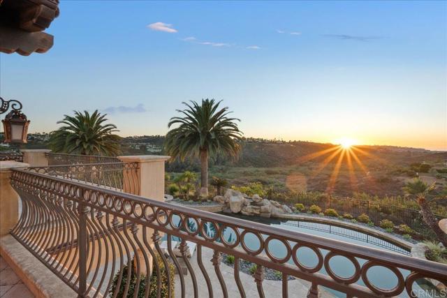 5015 Rancho Quinta Bend, San Diego CA: https://media.crmls.org/mediaz/83100329-0d08-45ba-8299-19880a16e274.jpg